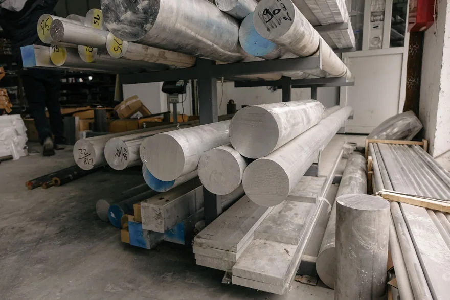 Pune aluminijumske šipke kvadratnog i šestougaonog preseka